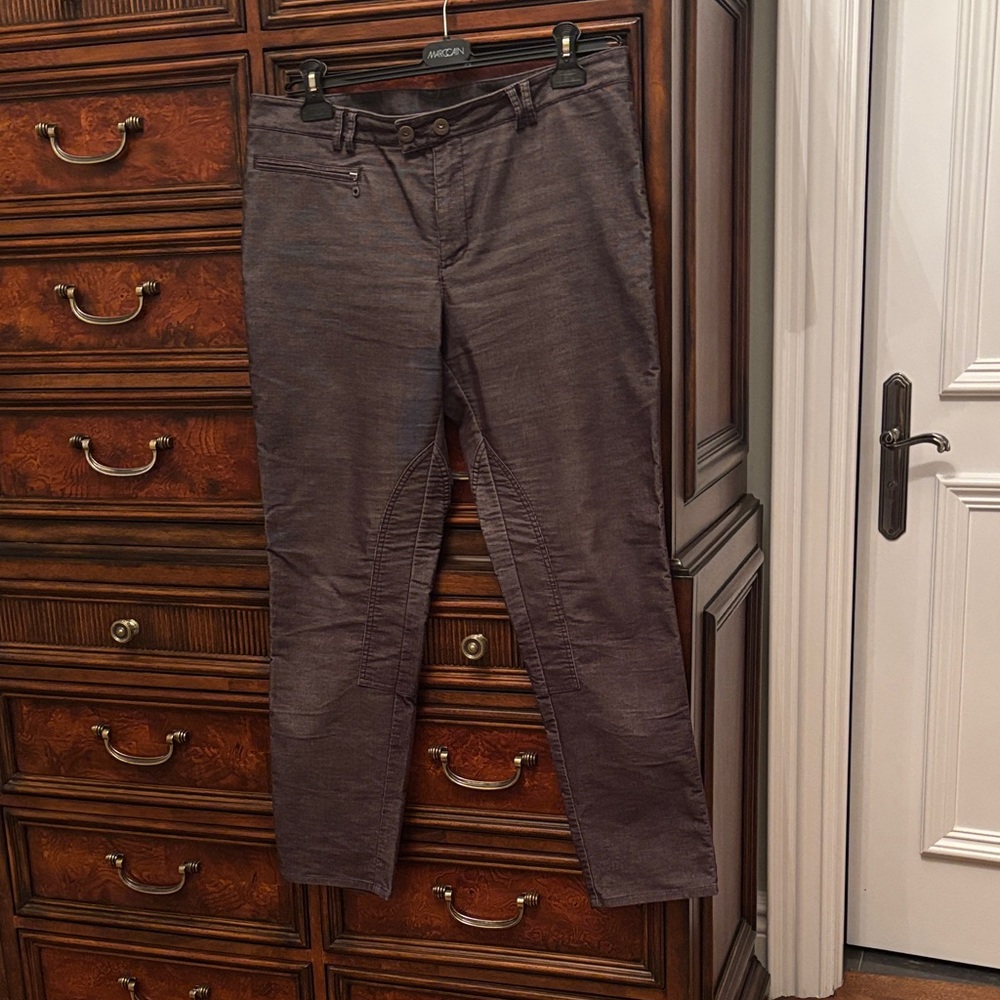 Casual brown pant.
